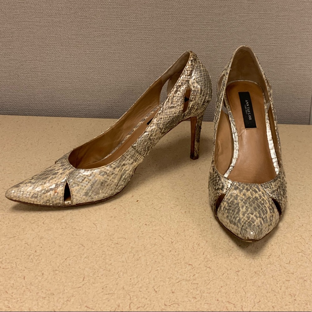 Ann Taylor snakeskin embossed pumps
